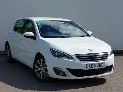 Used Peugeot 308 Allure 120 HP (88 kW) 2016 White Hatchback