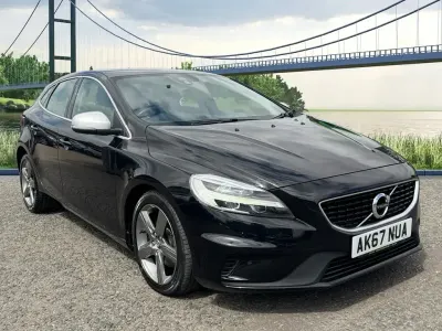 Used Volvo V40 R-Design 122 HP (89 kW) 2017 Black Hatchback