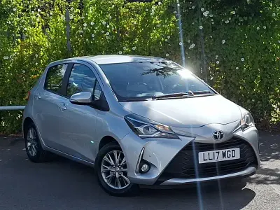 Used Toyota Yaris 111 HP (81 kW) 2017 Silver Hatchback