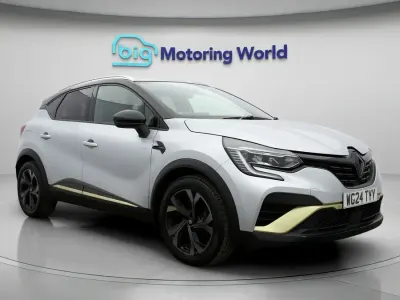 Begagnad Renault Captur Engineered 143 HK (105 kW) 2024 Grå SUV