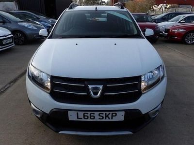 Used Dacia Sandero Lauréate 90 HP (66 kW) 2015 White Hatchback