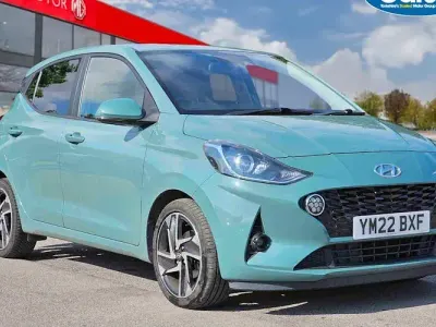 Used Hyundai i10 Premium 67 HP (49 kW) 2022 Green Hatchback