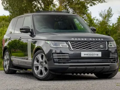 Käytetty Land Rover Range Rover Autobiography 404 HP (297 kW) 2021 Harmaa Katumaasturi