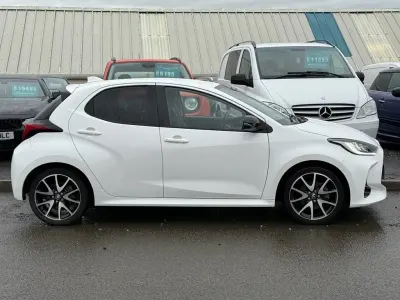 Usado Toyota Yaris Hybrid 116 HP (85 kW) 2022 Branco Citadino