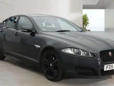 Usado Jaguar XF R-Sport 200 HP (147 kW) 2015 Preto Sedan