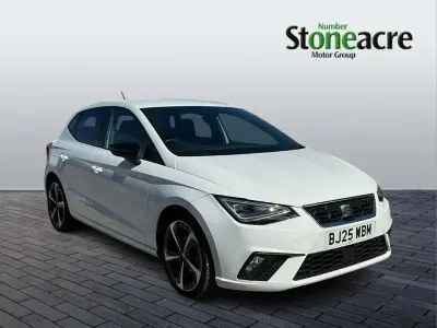 Usado Seat Ibiza FR Sport 113 CV (83 kW) 2025 Blanco Utilitario
