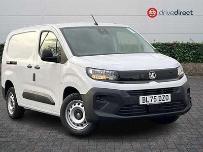 New Vauxhall Combo 100 HP (73 kW) 2025 White MPV