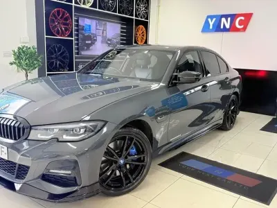 Begagnad BMW 330e M Sport 288 HK (211 kW) 2022 Grå Sedan