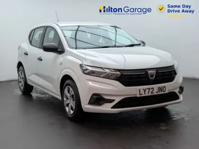 Używany Dacia Sandero Essentiel 100 KM (73 kW) 2023 Biały Hatchback