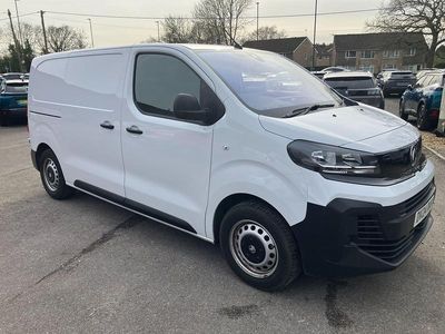 Used Vauxhall Vivaro S 120 HP (88 kW) 2024 White MPV