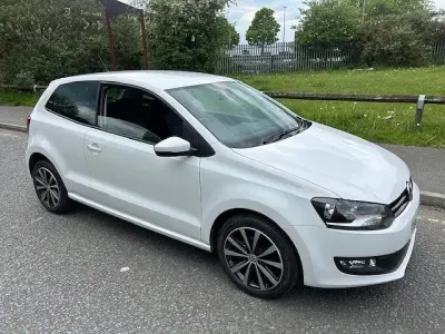 Usado VW Polo Edition 60 HP (44 kW) 2013 Branco Citadino