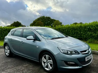 Used Vauxhall Astra SRi 100 HP (73 kW) 2015 Silver Hatchback
