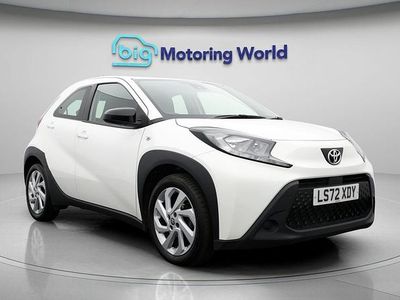 Begagnad Toyota Aygo X PURE 71 HK (52 kW) 2022 Vit SUV