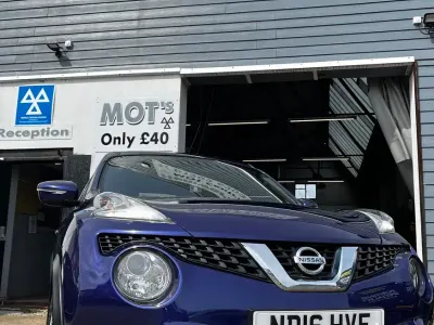 Usado Nissan Juke Acenta 110 HP (80 kW) 2016 Azul SUV