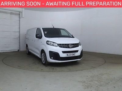 Second-hand Vauxhall Vivaro 100 CP (73 kW) 2023 Alb Monovolum