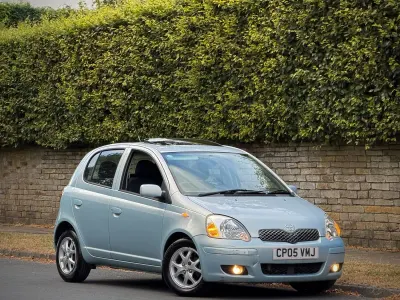 Used Toyota Yaris 2005 Blue Hatchback