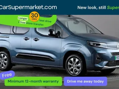 Second-hand Vauxhall Combo Ultimate 100 kW (136 CP) 2025 Albastru Monovolum