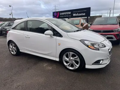 Begagnad Vauxhall Corsa SRi 90 HK (66 kW) 2015 Vit Halvkombi