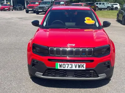 Begagnad Jeep Avenger EV Summit 113 kW (154 HK) 2024 Röd SUV