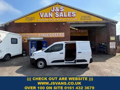 Usado Citroën Berlingo 100 HP (73 kW) 2023 Branco Monovolume