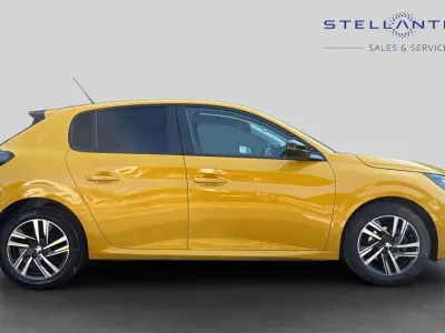 Used Peugeot 208 Active+ 74 HP (54 kW) 2023 Yellow Hatchback