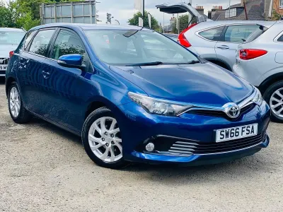 Used Toyota Auris Business Edition 116 HP (85 kW) 2016 Blue Hatchback
