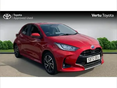 Used Toyota Yaris Design 113 HP (83 kW) 2023 Red Hatchback
