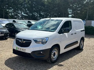 Used Vauxhall Combo 100 kW (136 HP) 2025 White MPV