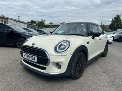 Używany Mini Cooper Classic 2019 Biały Hatchback
