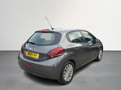 Used Peugeot 208 Signature Sky 81 HP (59 kW) 2018 Grey Hatchback