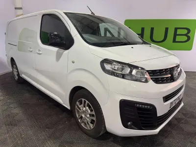 Usado Vauxhall Vivaro Sportive 100 HP (73 kW) 2022 Branco Monovolume