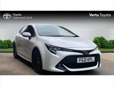 Used Toyota Corolla Design 122 HP (89 kW) 2021 White Hatchback
