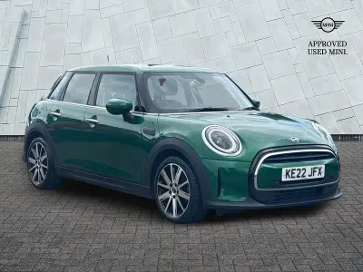 Usado Mini ONE Classic 101 CV (74 kW) 2022 Verde Utilitario
