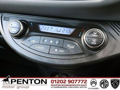 Used Toyota Yaris Hybrid 2015 White Hatchback