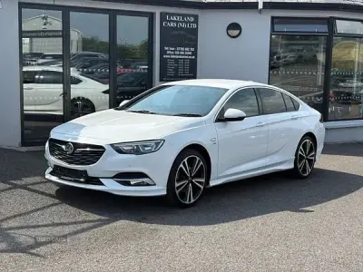 Used Vauxhall Insignia SRi 170 HP (125 kW) 2018 White Hatchback