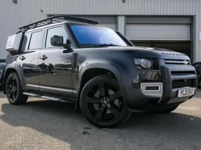 Gebraucht Land Rover Defender SE 250 PS (183 kW) 2021 Schwarz SUV
