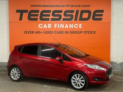 Used Ford Fiesta Titanium 100 HP (73 kW) 2016 Red Hatchback
