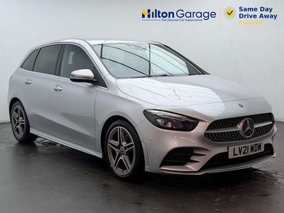 Usado Mercedes B200 AMG Line Premium 163 HP (119 kW) 2021 Prateado Monovolume
