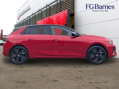 Usado Vauxhall Astra 113 kW (154 HP) 2024 Vermelho Citadino