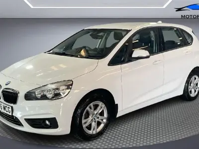 Begagnad BMW 218 2017 Vit Halvkombi