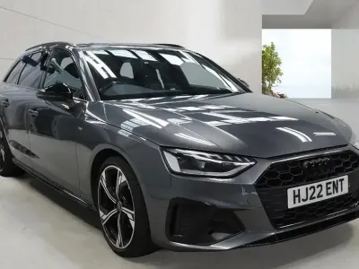 Usado Audi A4 Black Edition 150 CV (110 kW) 2022 Gris Familiar