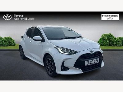 Used Toyota Yaris Hybrid Design 2023 White Hatchback