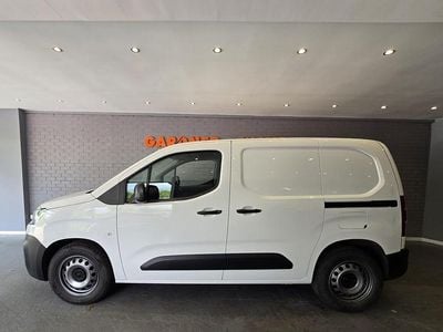Used Citroën Berlingo Start 100 HP (73 kW) 2019 White MPV