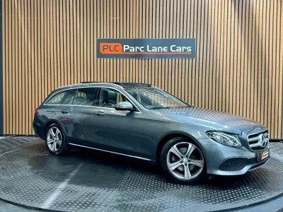 Usado Mercedes E220 Premium 2017 Gris Familiar