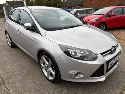Käytetty Ford Focus Titanium 2014 Hopea Viistoperä