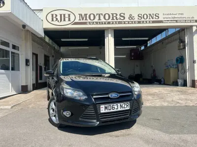 Used Ford Focus Zetec 125 HP (91 kW) 2014 Black Hatchback