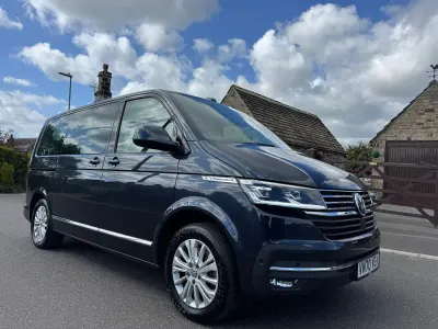 Used VW Caravelle Executive 201 HP (147 kW) 2020 Blue Van