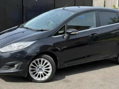 Käytetty Ford Fiesta Titanium 2013 Musta Viistoperä