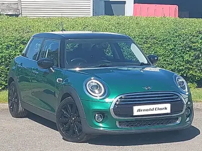 Usado Mini Cooper Exclusive 136 HP (100 kW) 2019 Verde Citadino
