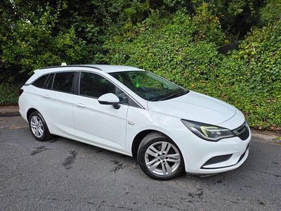 Used Vauxhall Astra 2019 White Estate